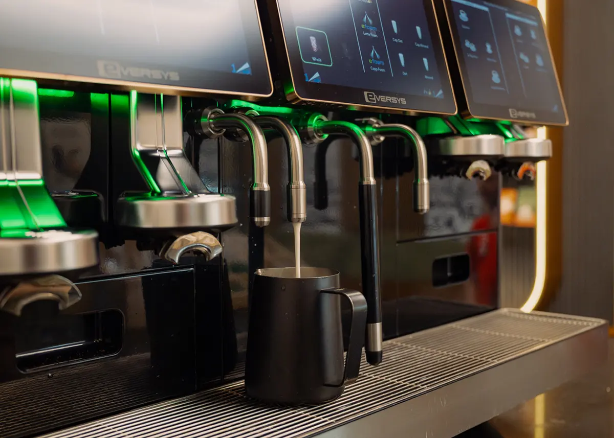 Eversys Shotmaster som gör flera drycker samtidigt